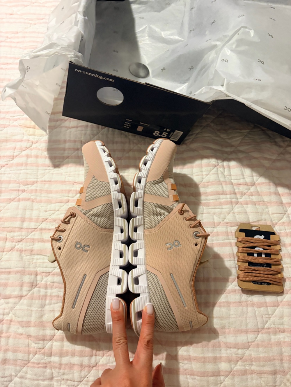 NWB RARE ON RUNNING WOMEN’S RUNNING SHOES IN ROSE/SAND - Picture 4 of 9
